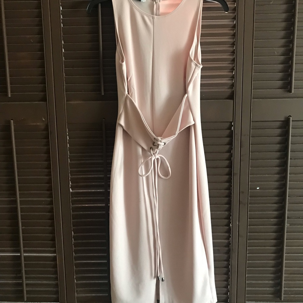 Bebe Super cute pale pink dress. Perfect wedding!